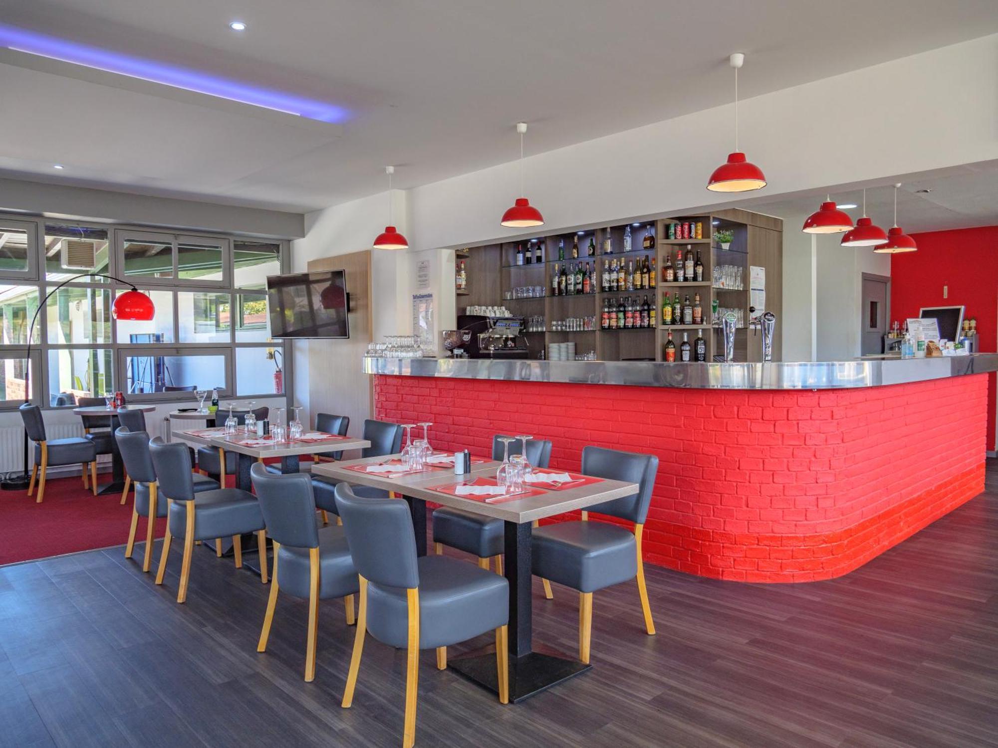 Hotel Restaurant Les Jardins D'Épône Dış mekan fotoğraf