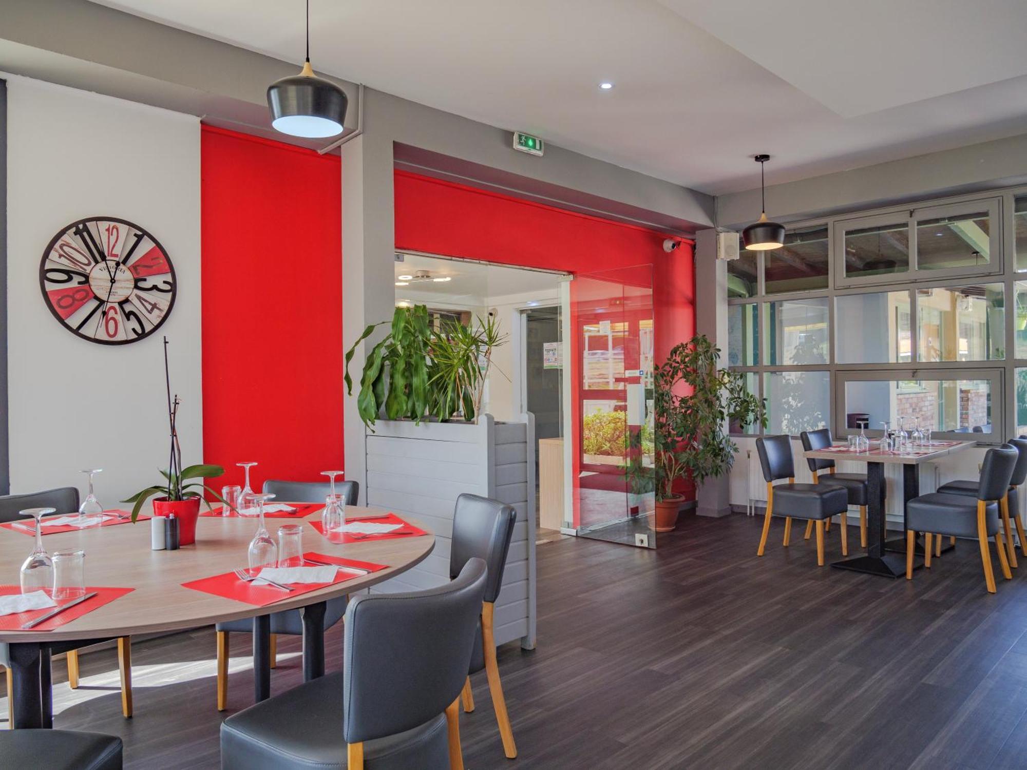 Hotel Restaurant Les Jardins D'Épône Dış mekan fotoğraf