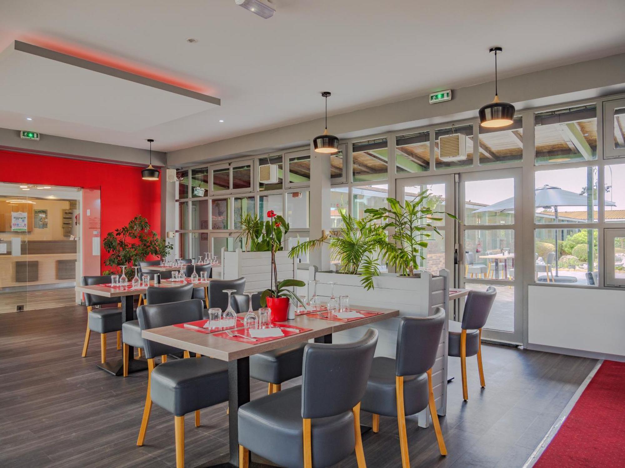 Hotel Restaurant Les Jardins D'Épône Dış mekan fotoğraf