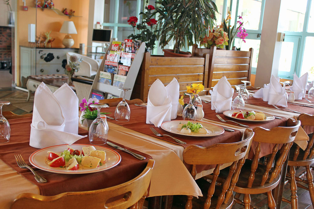Hotel Restaurant Les Jardins D'Épône Dış mekan fotoğraf