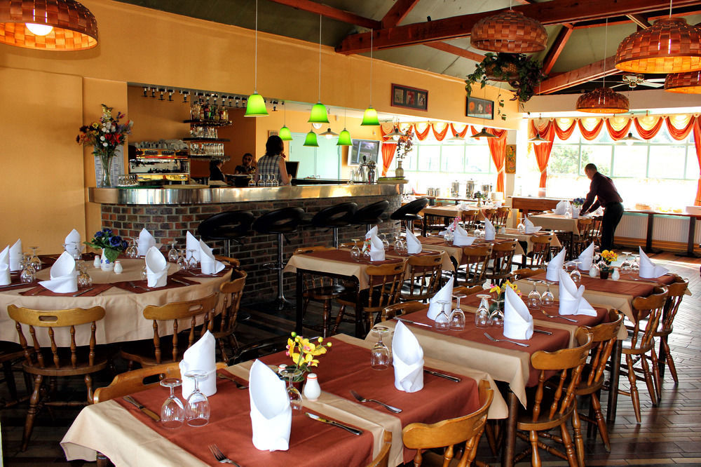 Hotel Restaurant Les Jardins D'Épône Dış mekan fotoğraf