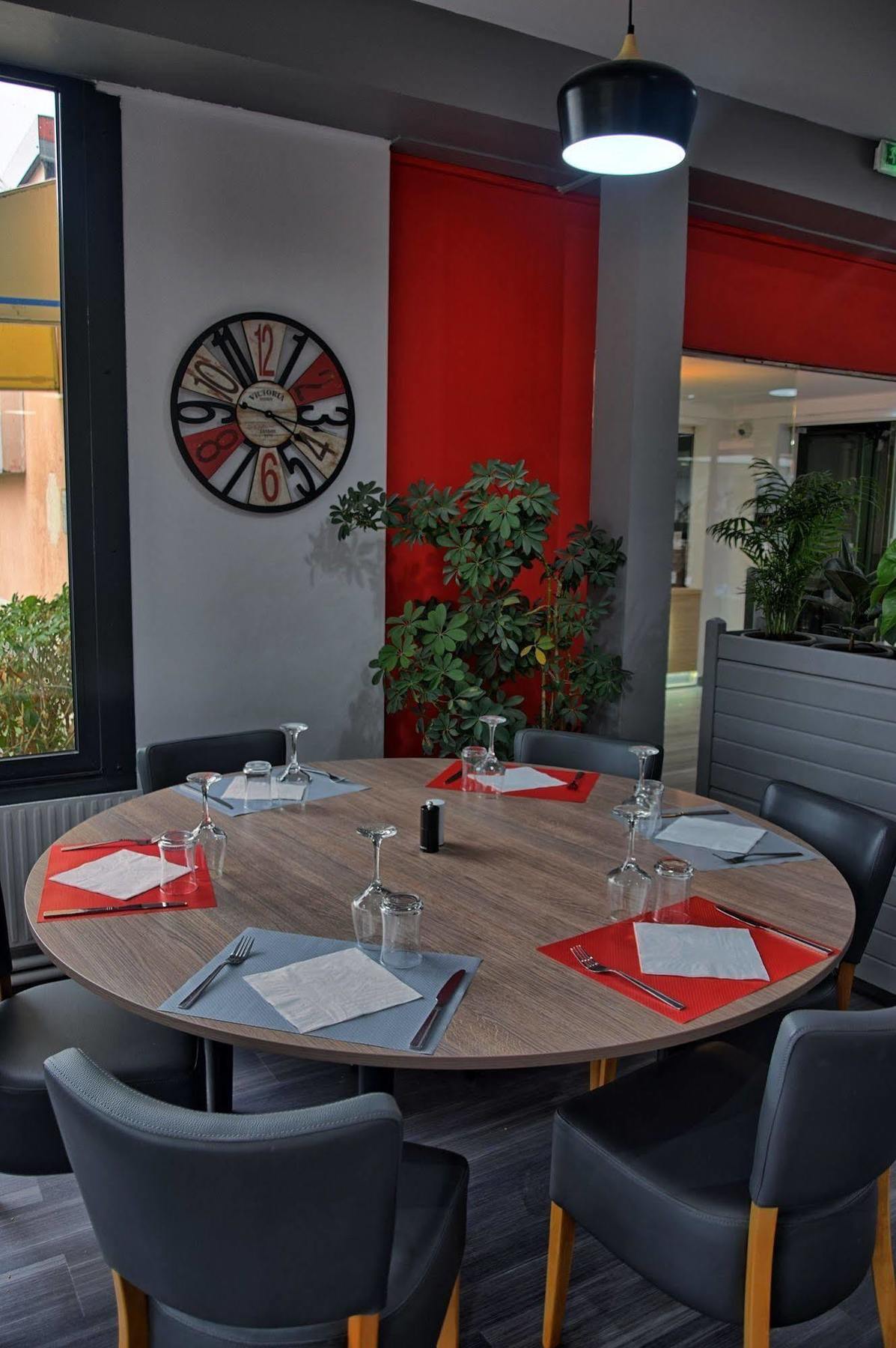 Hotel Restaurant Les Jardins D'Épône Dış mekan fotoğraf