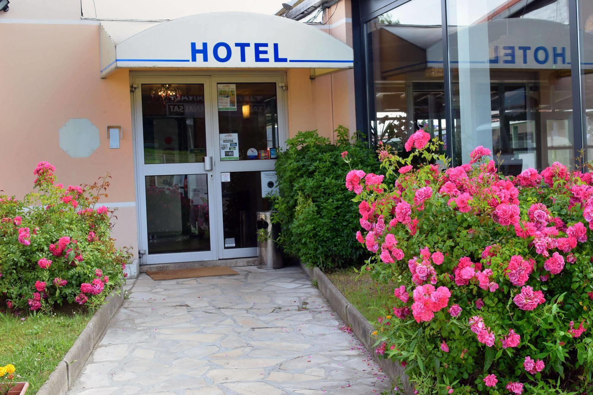 Hotel Restaurant Les Jardins D'Épône Dış mekan fotoğraf