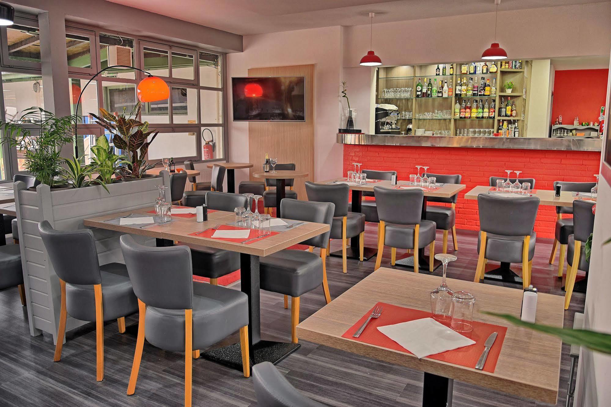 Hotel Restaurant Les Jardins D'Épône Dış mekan fotoğraf