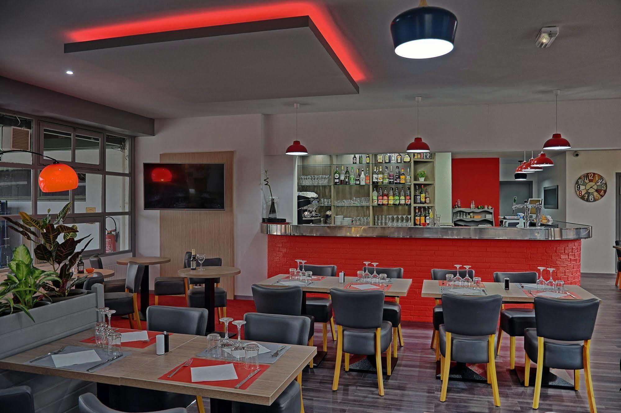 Hotel Restaurant Les Jardins D'Épône Dış mekan fotoğraf
