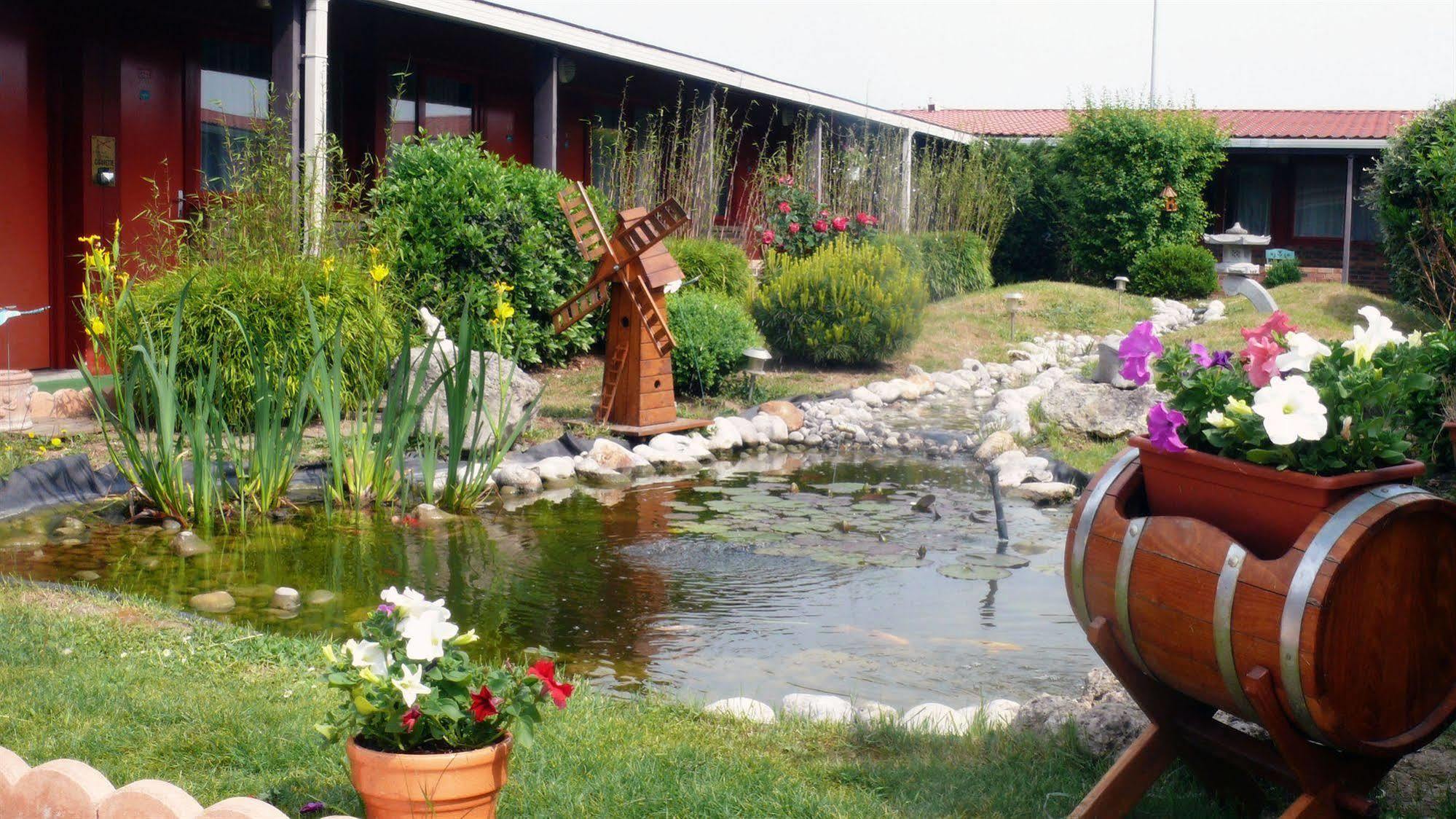 Hotel Restaurant Les Jardins D'Épône Dış mekan fotoğraf